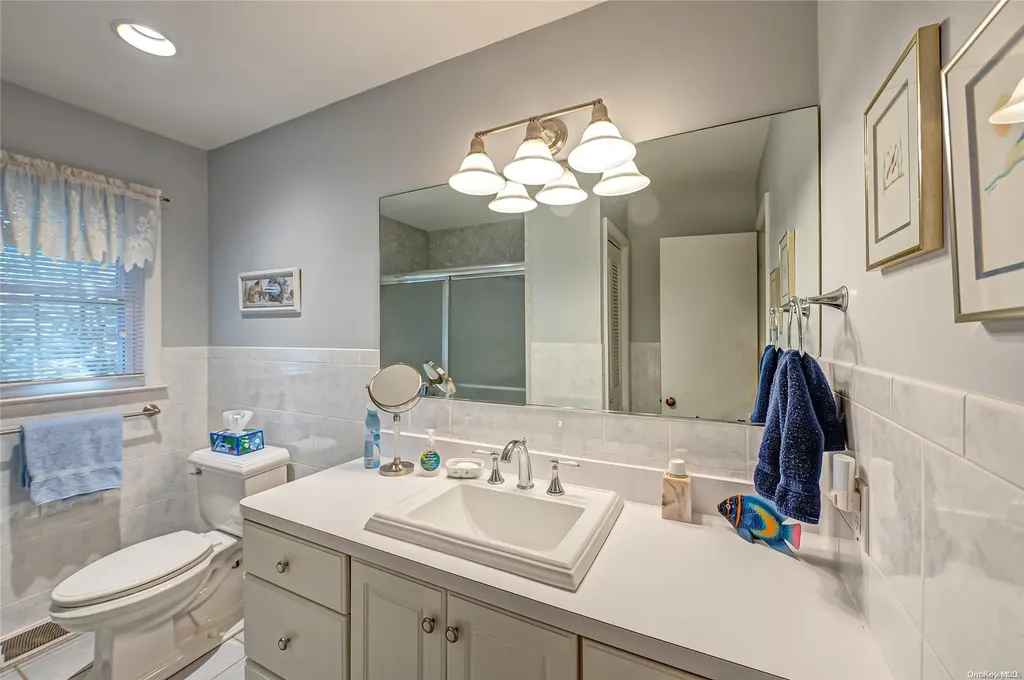 2 Flocee Lane Hampton Bays NY 11946