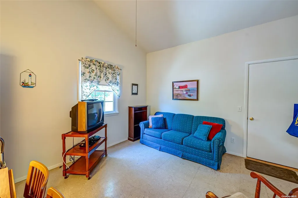 2 Flocee Lane Hampton Bays NY 11946