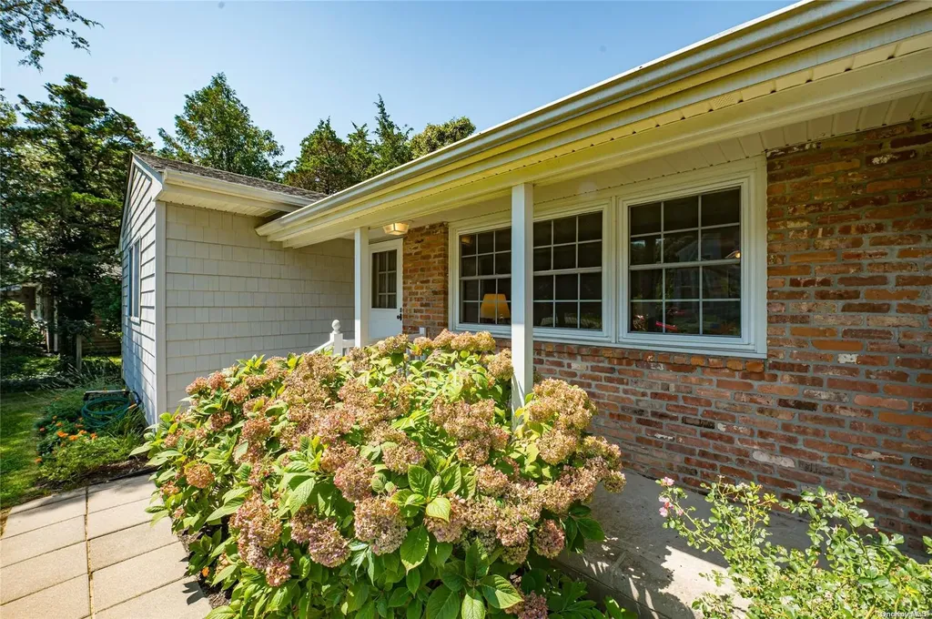 2 Flocee Lane Hampton Bays NY 11946