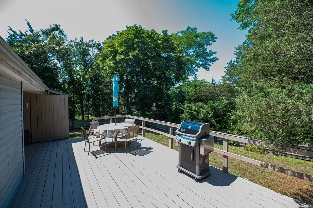 2 Flocee Lane Hampton Bays NY 11946