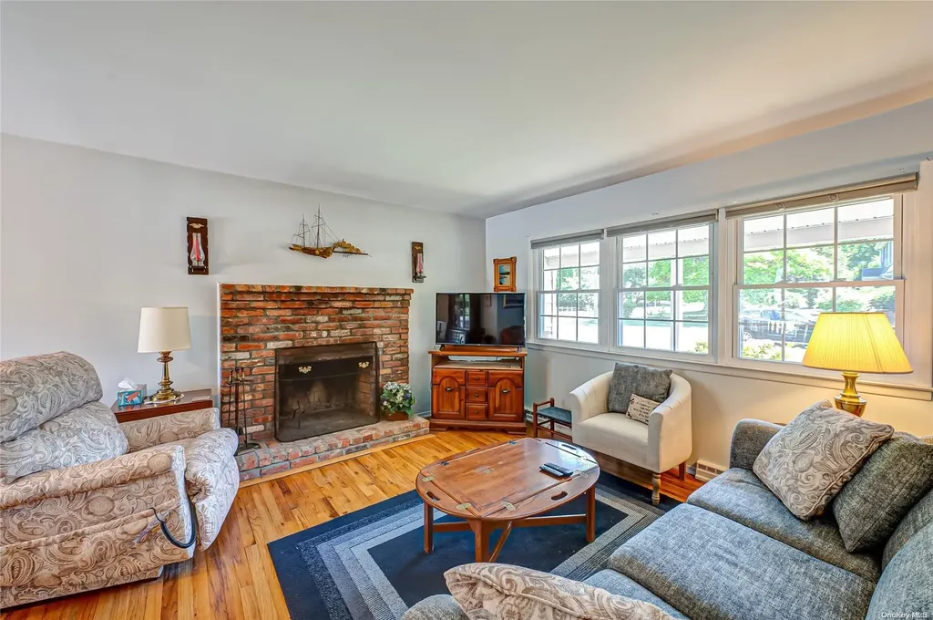 2 Flocee Lane Hampton Bays NY 11946