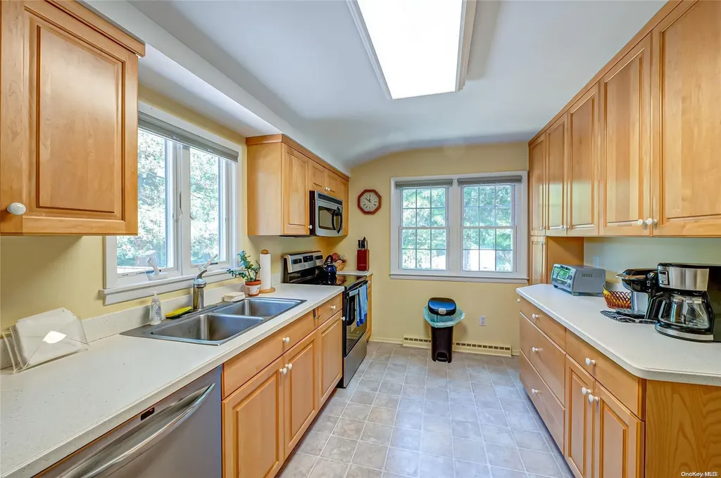 2 Flocee Lane Hampton Bays NY 11946