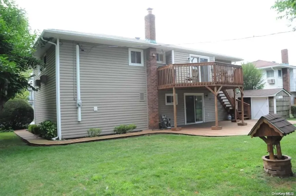 16 Richard Court Plainview NY 11803