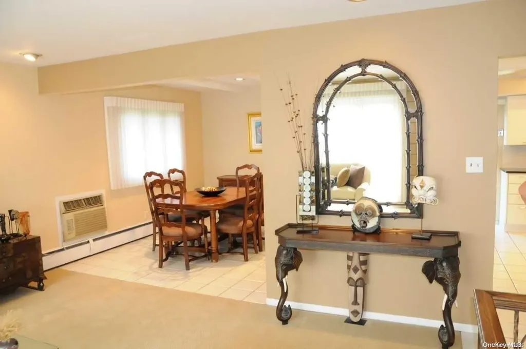 16 Richard Court Plainview NY 11803