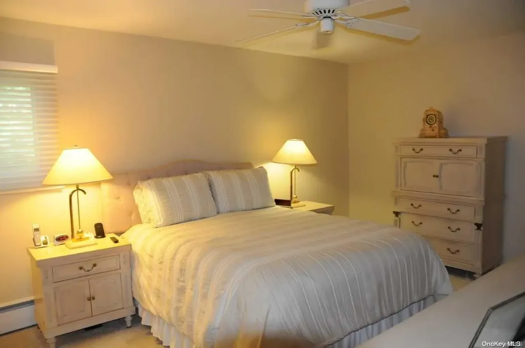 16 Richard Court Plainview NY 11803