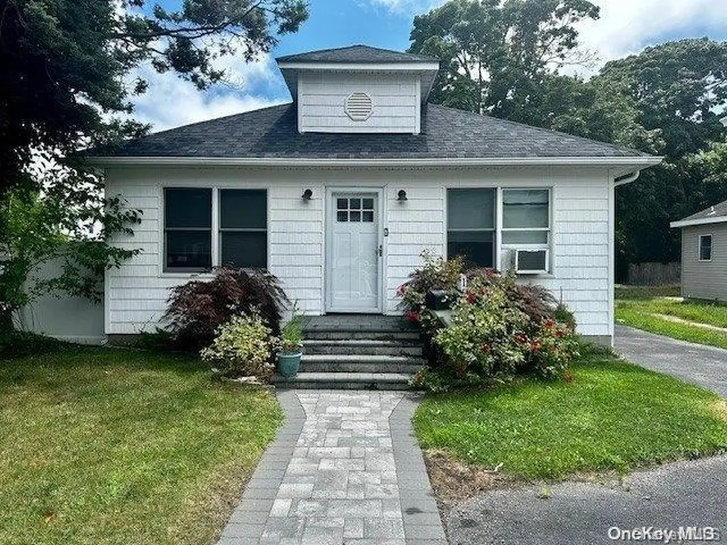 158 Oak Street Patchogue NY 11772
