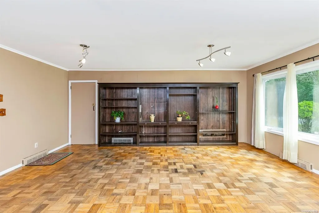 20 Biltmore Drive Mastic Beach NY 11951