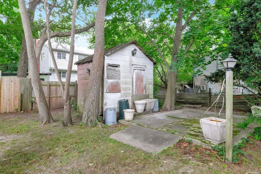 20 Biltmore Drive Mastic Beach NY 11951