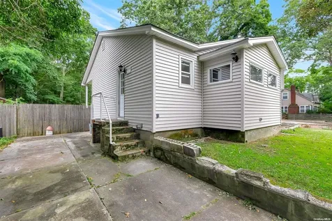 20 Biltmore Drive Mastic Beach NY 11951