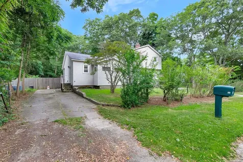 20 Biltmore Drive Mastic Beach NY 11951