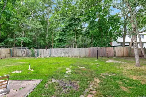 20 Biltmore Drive Mastic Beach NY 11951