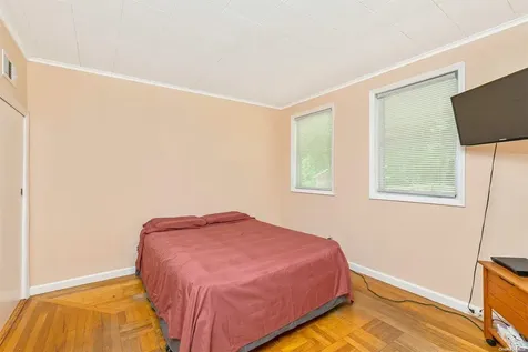 20 Biltmore Drive Mastic Beach NY 11951