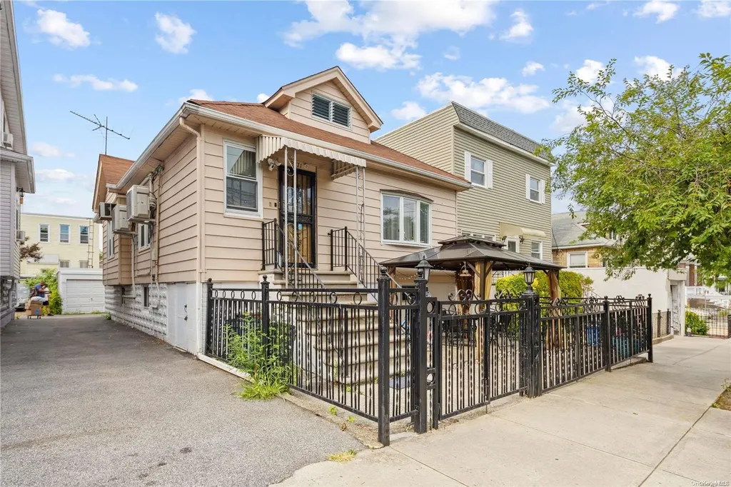 2871 Wellman Avenue Bronx NY 10461