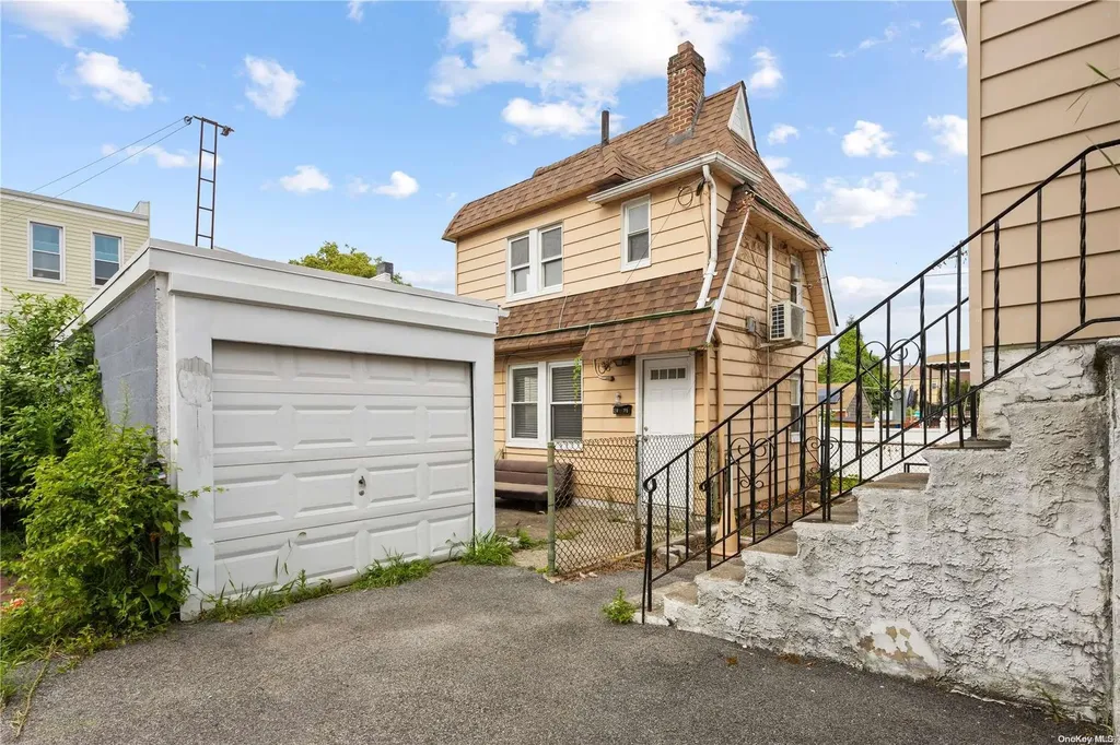 2871 Wellman Avenue Bronx NY 10461