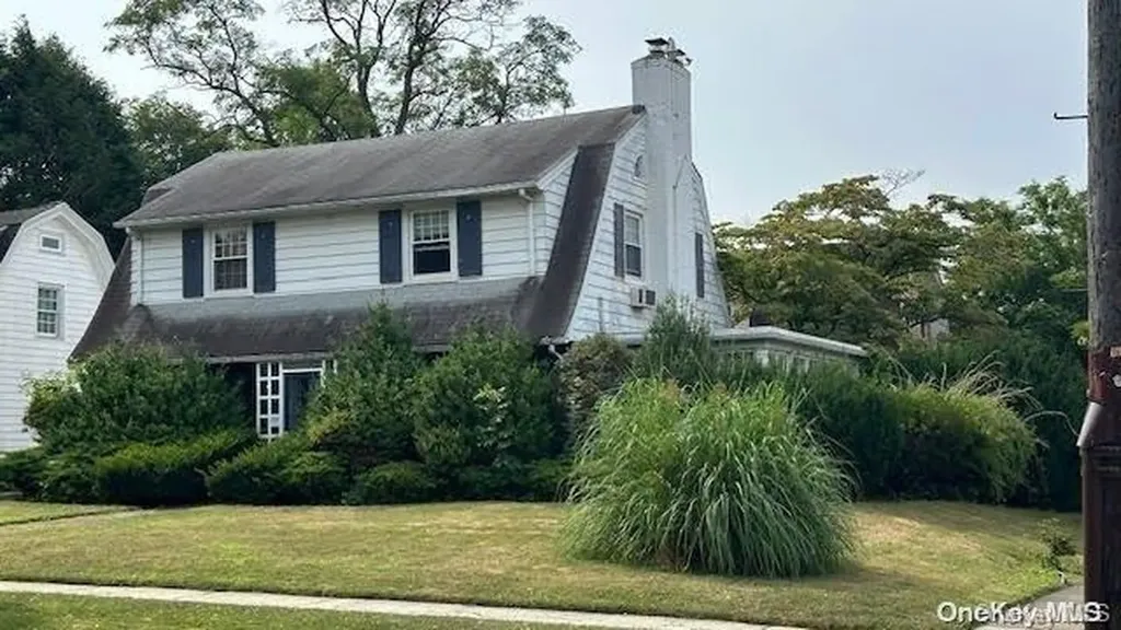 218-04 40th Avenue Bayside NY 11361