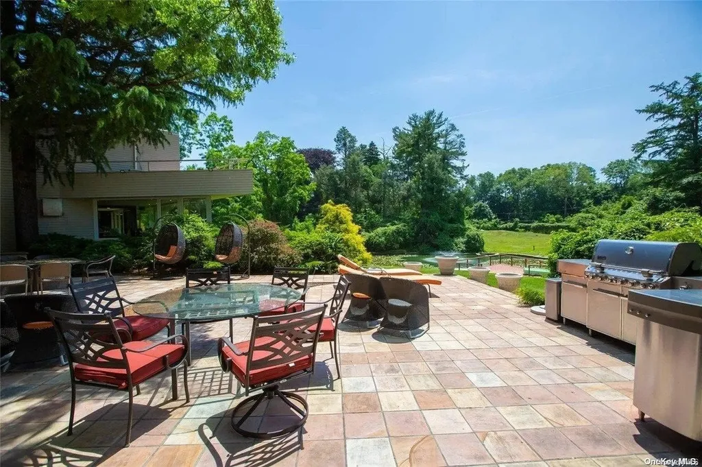 10 Ormond Park Road Glen Head NY 11545