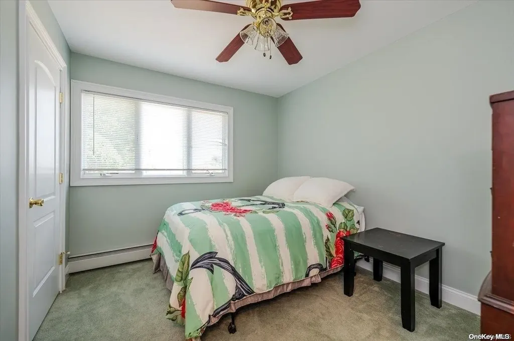 2 Dolphin Lane W Copiague NY 11726