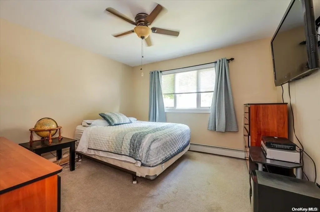 2 Dolphin Lane W Copiague NY 11726