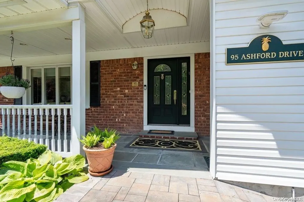 95 Ashford Drive Syosset NY 11791