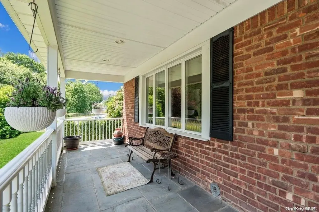 95 Ashford Drive Syosset NY 11791