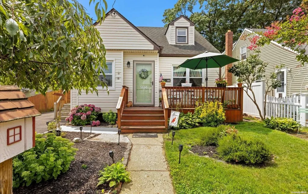934 Wallace Avenue North Baldwin NY 11510