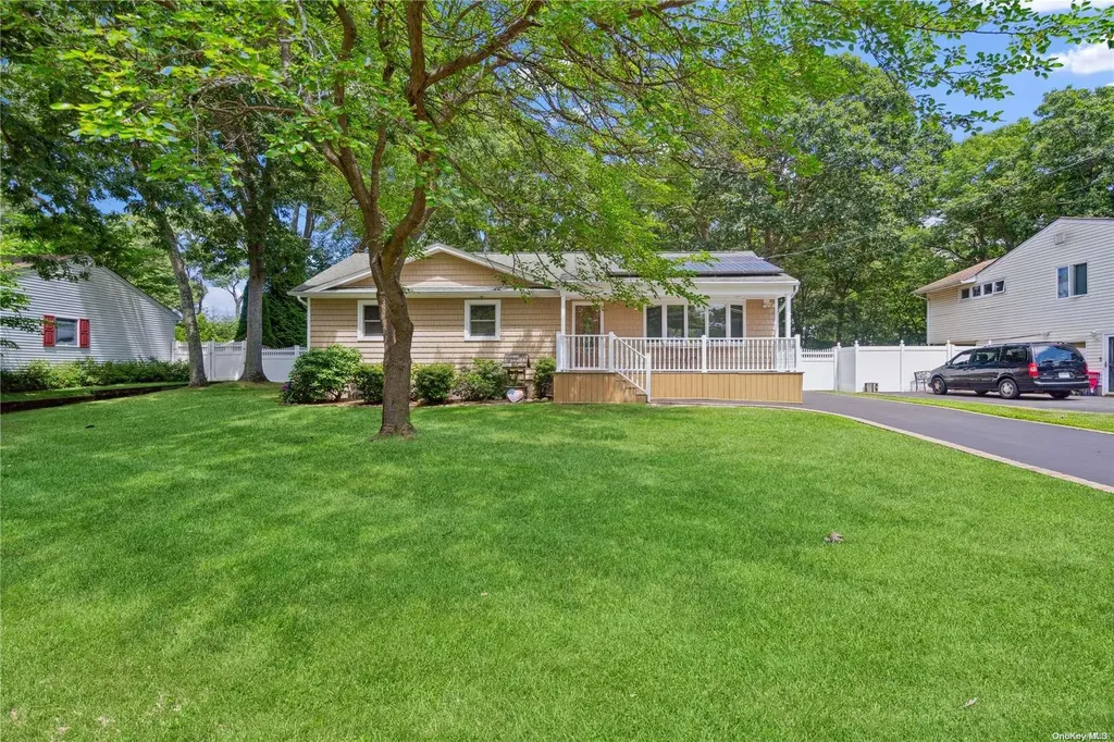 409 Thrift Street Ronkonkoma NY 11779