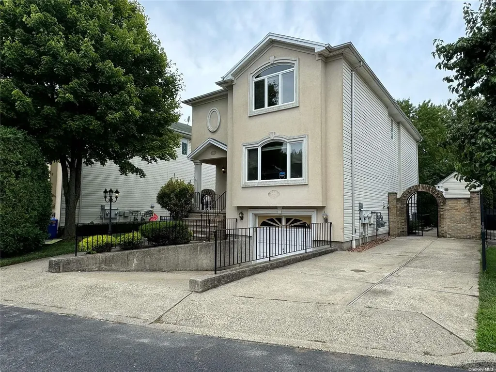 26 Lerer Lane Staten Island NY 10307