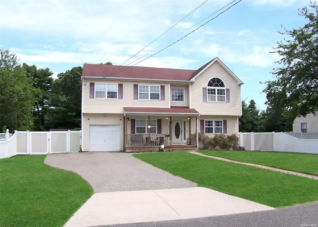 1655 N Thompson Drive Bay Shore NY 11706