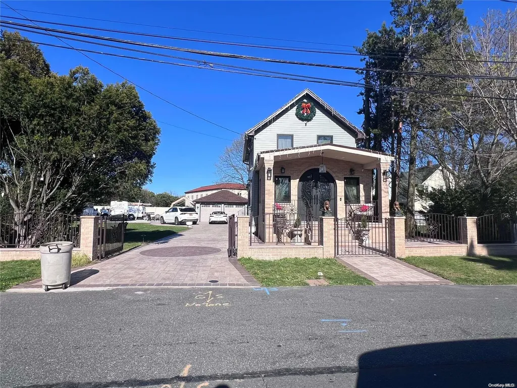 11 Maplewood Road West Babylon NY 11704