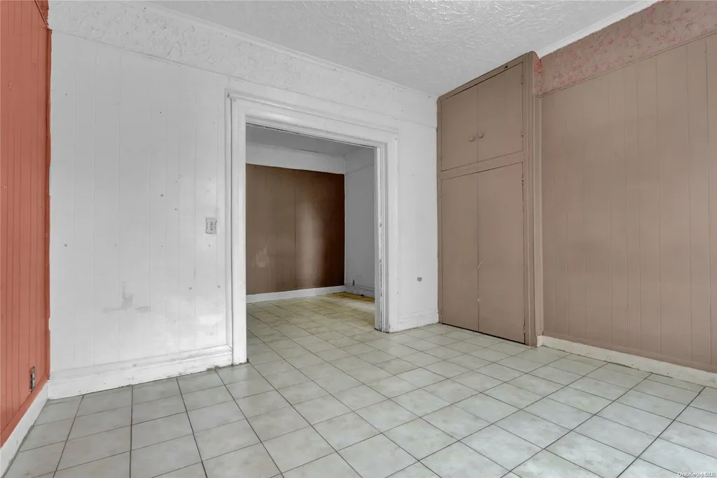 12-16 30th Road Astoria NY 11102