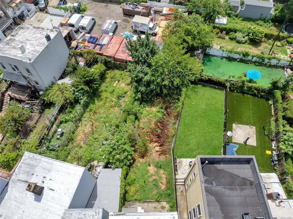 12-16 30th Road Astoria NY 11102
