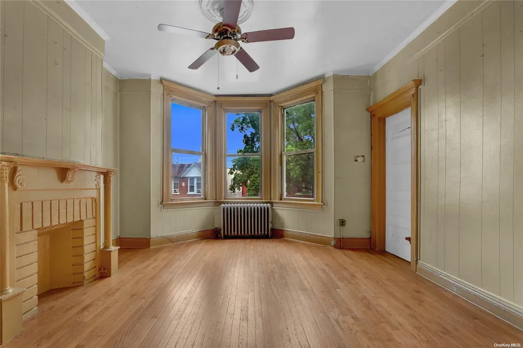 12-16 30th Road Astoria NY 11102