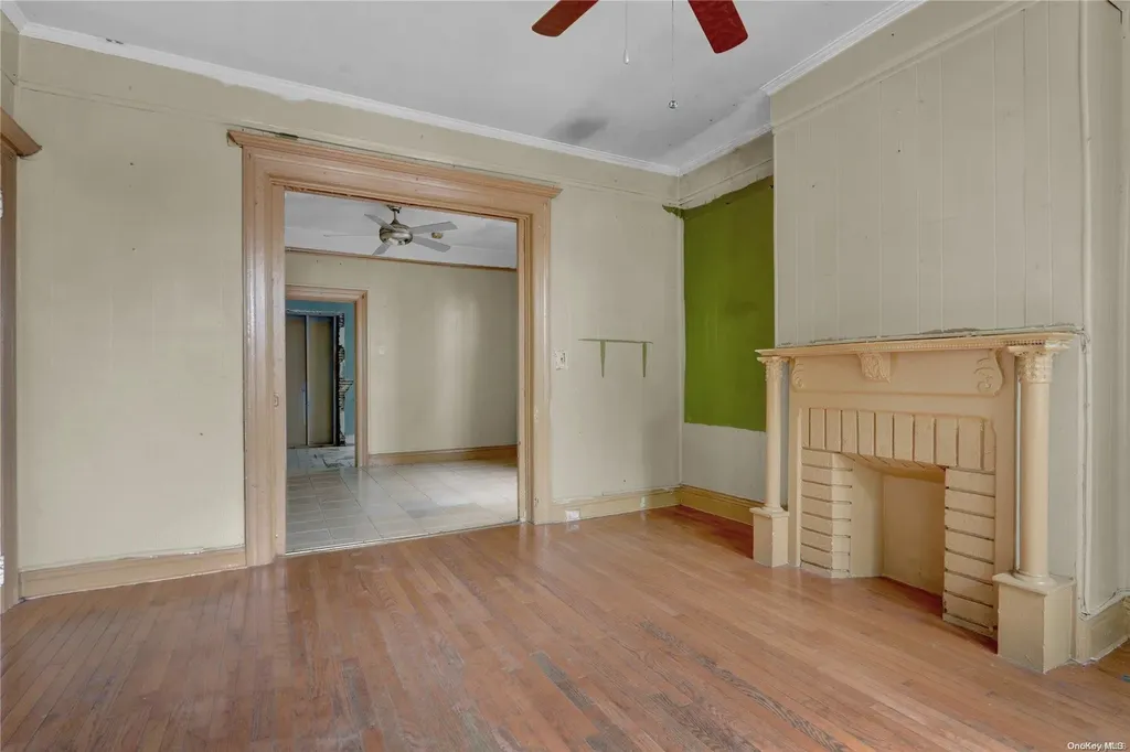 12-16 30th Road Astoria NY 11102