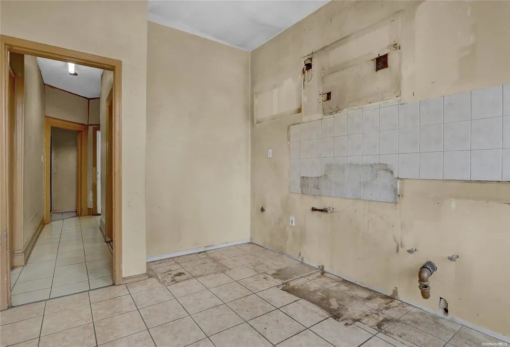12-16 30th Road Astoria NY 11102