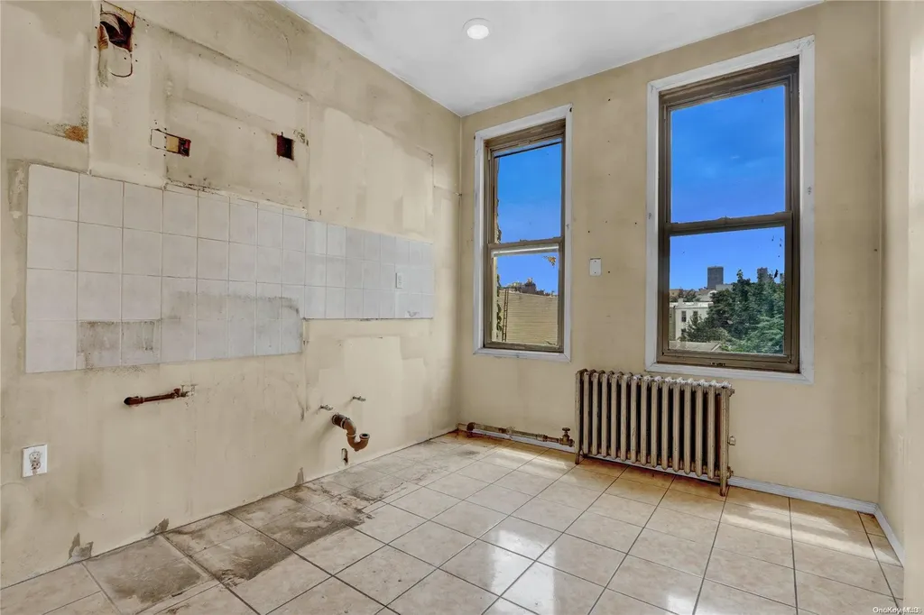 12-16 30th Road Astoria NY 11102