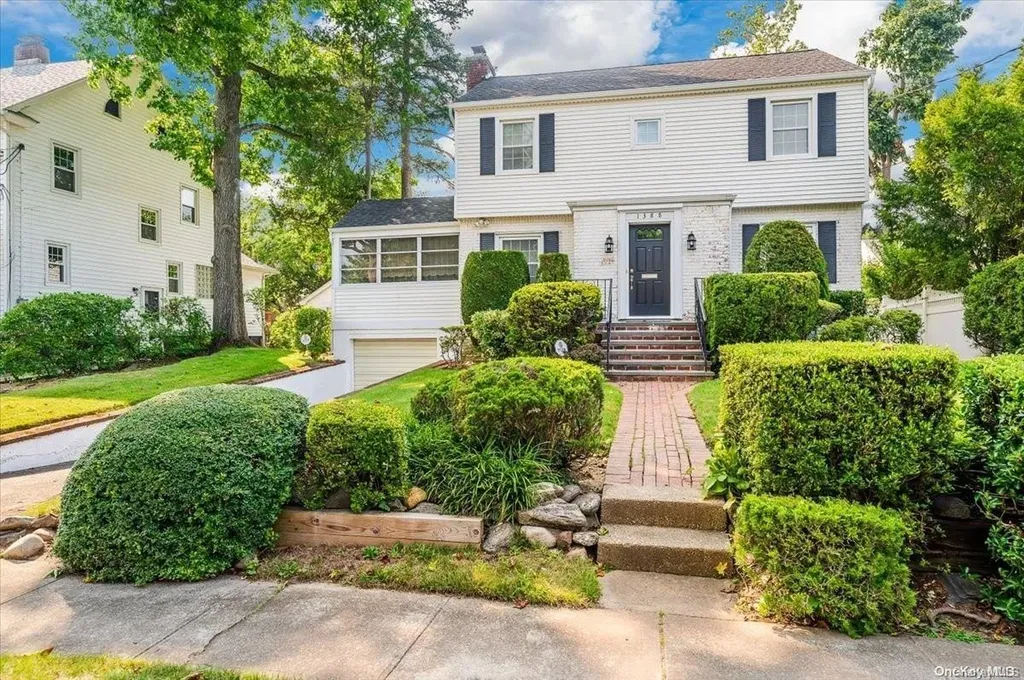 1388 Kew Avenue Hewlett NY 11557
