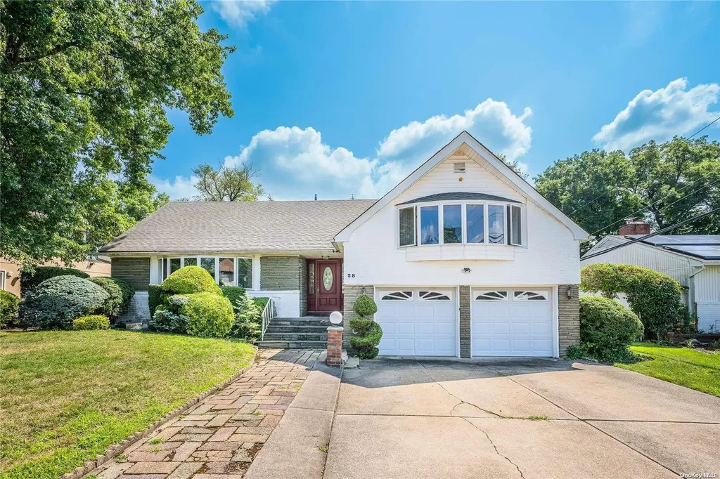 28 Hamilton Drive Roslyn NY 11576