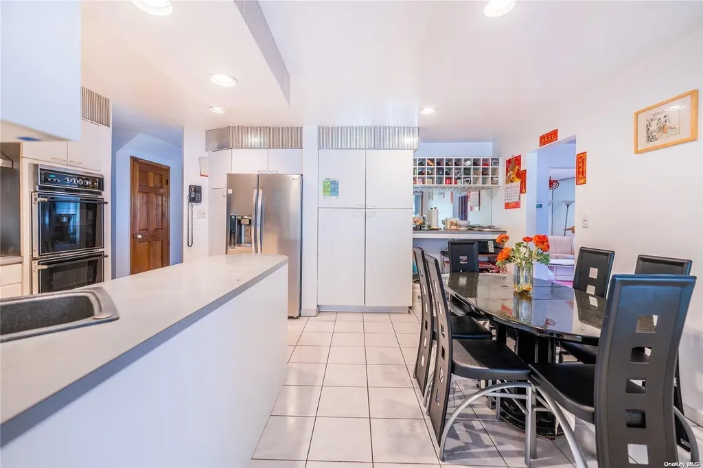 28 Hamilton Drive Roslyn NY 11576