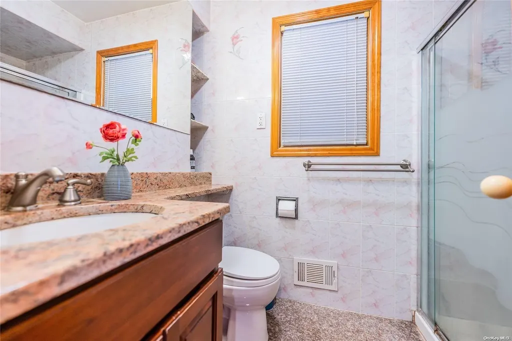 28 Hamilton Drive Roslyn NY 11576