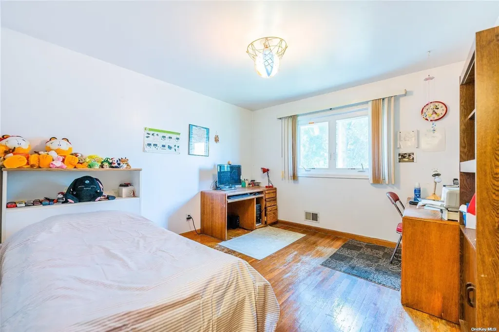 28 Hamilton Drive Roslyn NY 11576