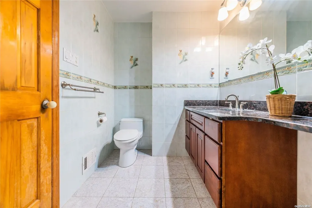 28 Hamilton Drive Roslyn NY 11576