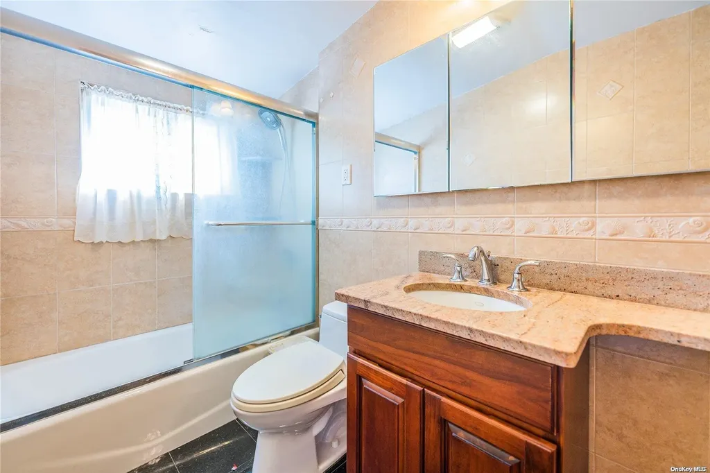28 Hamilton Drive Roslyn NY 11576