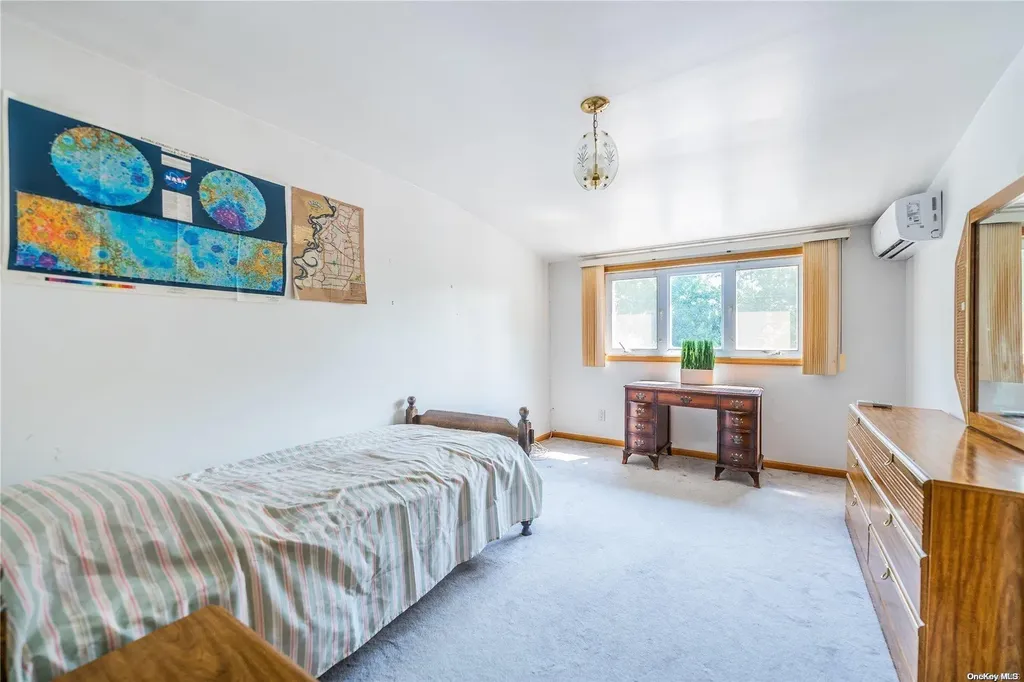 28 Hamilton Drive Roslyn NY 11576