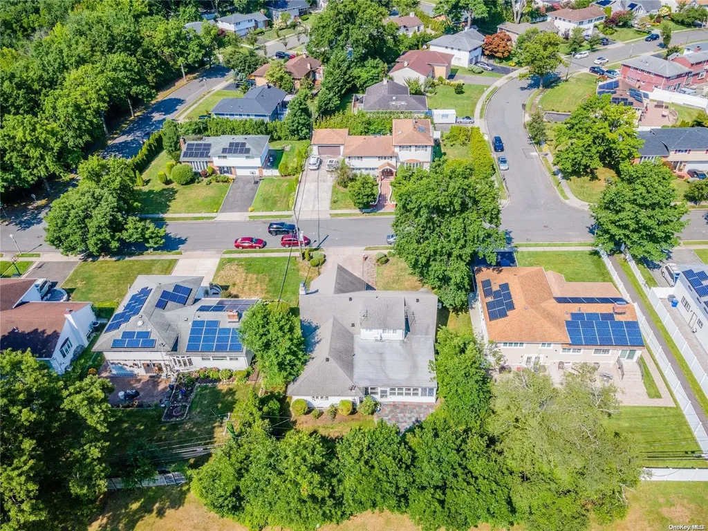 28 Hamilton Drive Roslyn NY 11576