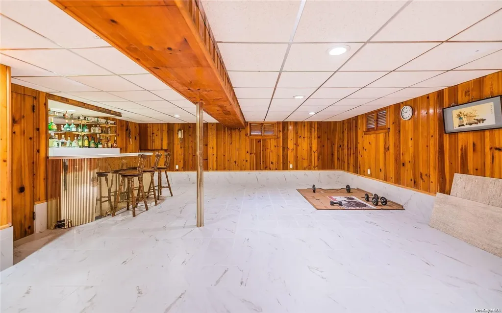28 Hamilton Drive Roslyn NY 11576