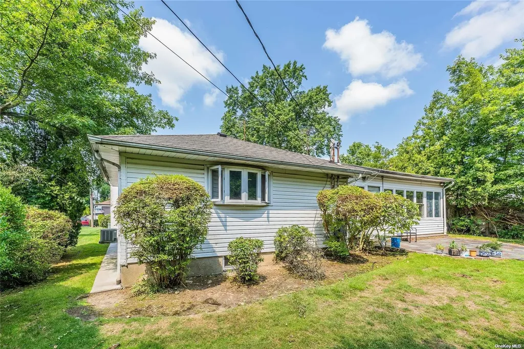 28 Hamilton Drive Roslyn NY 11576