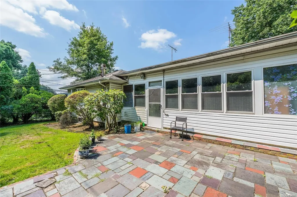 28 Hamilton Drive Roslyn NY 11576