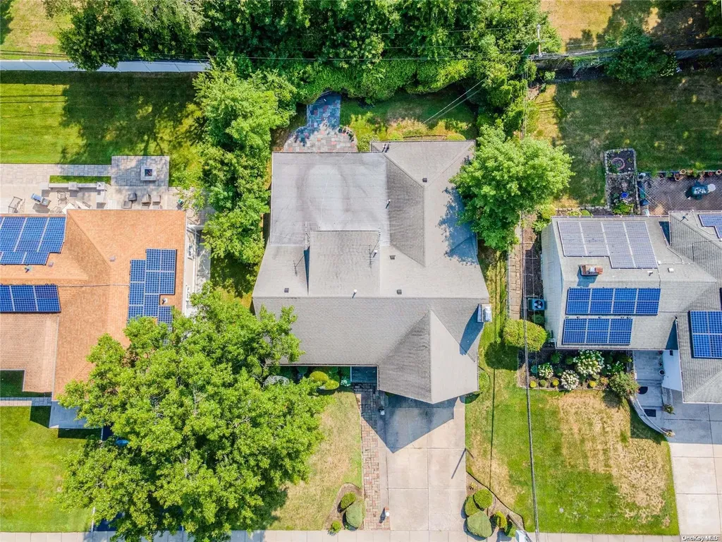 28 Hamilton Drive Roslyn NY 11576
