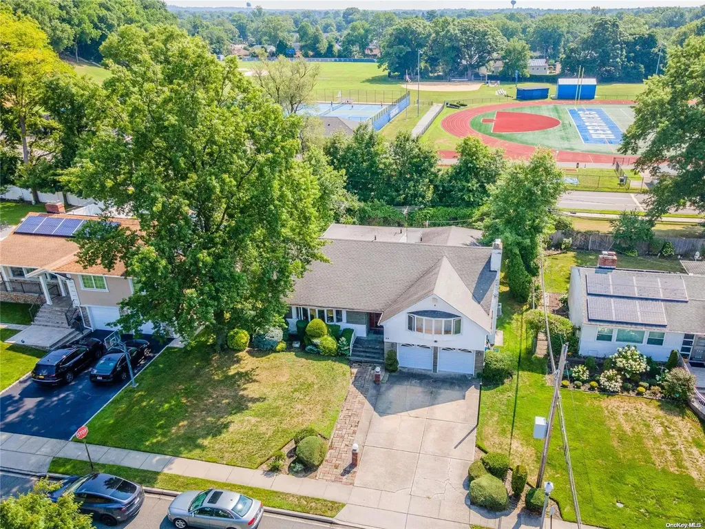 28 Hamilton Drive Roslyn NY 11576