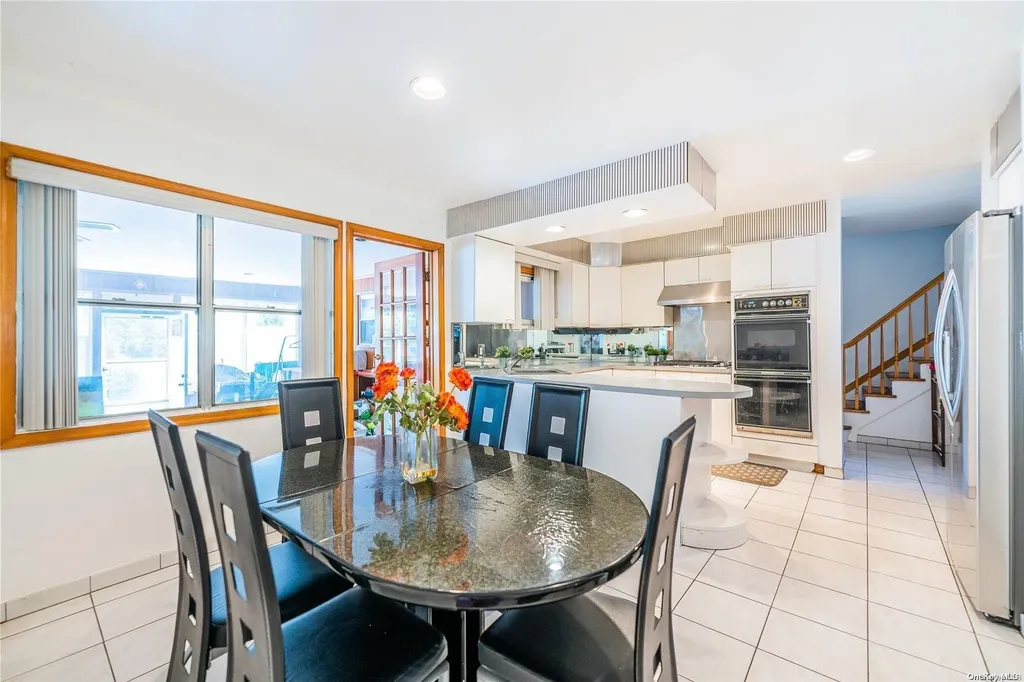 28 Hamilton Drive Roslyn NY 11576